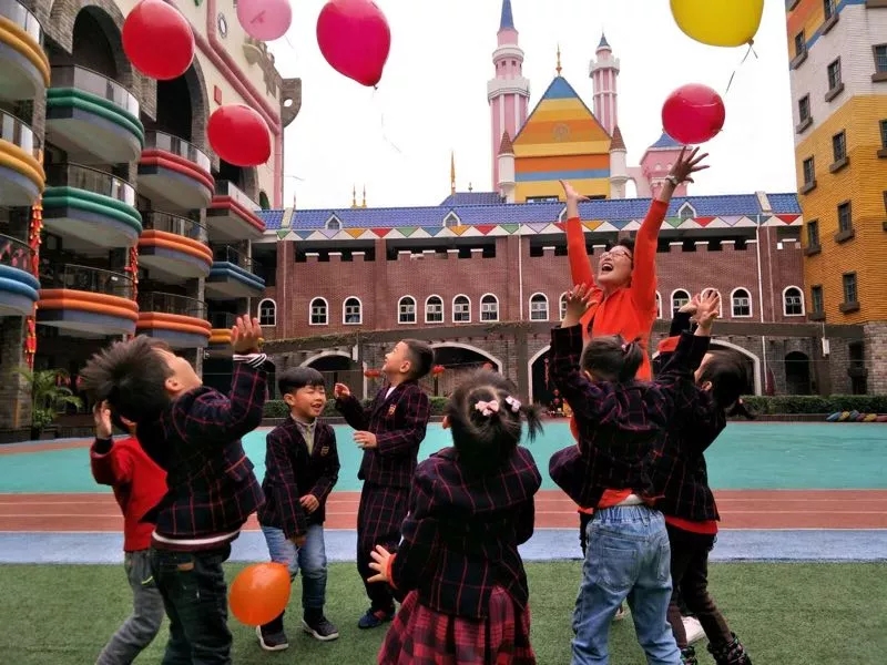 正月初九,童梦城堡国际实验幼儿园的全体员工恭祝大家幸福长长久久